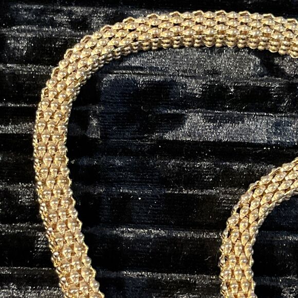 Vintage Chunky Goldtone Mesh Chain Magnetic Front Clasp Necklace & Bracelet Set - Picture 3 of 12